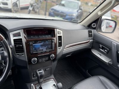 MITSUBISHI PAJERO 3.2 DI-D Instyle Navi (Automata) 117e km. M.o.-i. napfénytető. felező váltó. fakormány. megkímélt állapot!