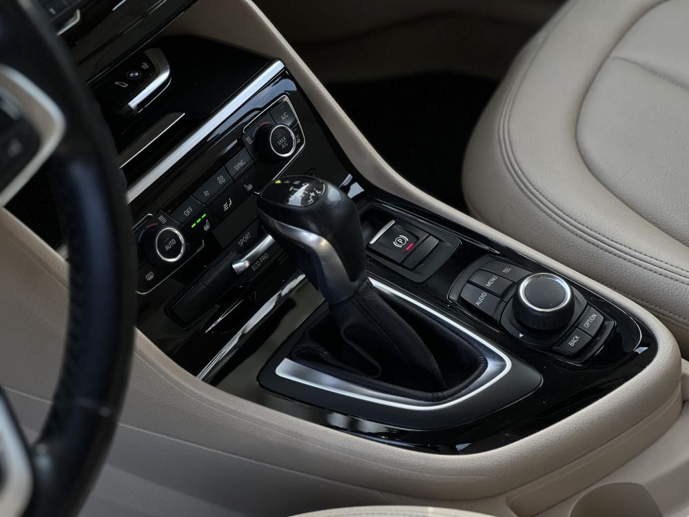 BMW 218i Advantage (Automata) Active Tourer. M.o.-i. vajbőr belső. ülésfűtés. keyless. Wallis szerviz