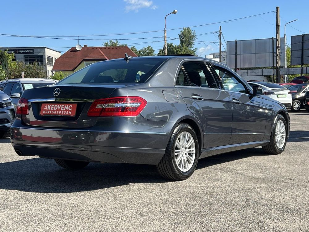MERCEDES-BENZ E 200 CGI BlueEFFICIENCY Elegance (Automata) Gyári fényezés. Dokumentált előélet. Garantált 149e km!