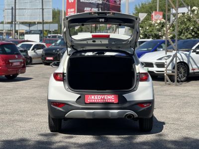KIA STONIC 1.25 MPI Style Magyarországi. Gyári fényezés. 63e km.Végig vezetett szervizkönyv!