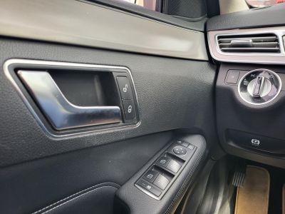 MERCEDES-BENZ E-OSZTÁLY E 200 Avantgarde (Automata) Napfénytető Ülésfűtés F1 váltó Bőr belső Ex taxi a legjobb áron!