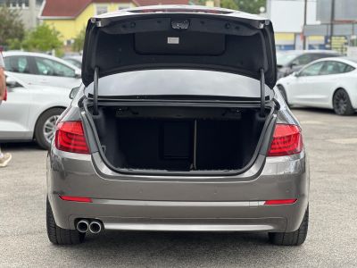 BMW 520d (Automata) Napfénytető. vaj bőrbelső. memória. HUD. kamera. 2 gyári kulcs!