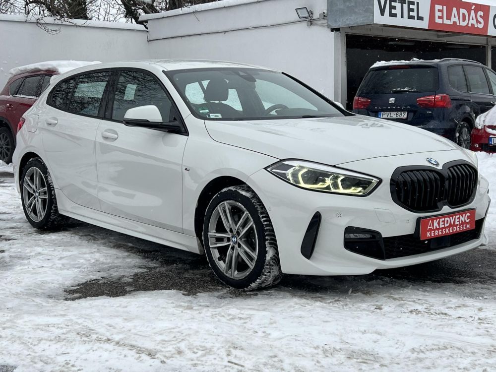 BMW 118i M Sport 70e km. Márkaszervizelt Harman/Kardon Téli/Nyári garnitúra!