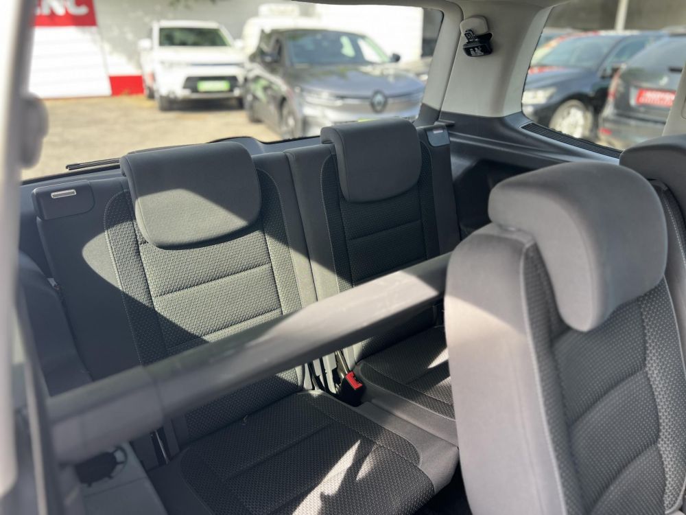 VOLKSWAGEN TOURAN 1.6 CR TDI Comfortline [7 személy] Vezérlés cserélve. 4 évszakos gumik!