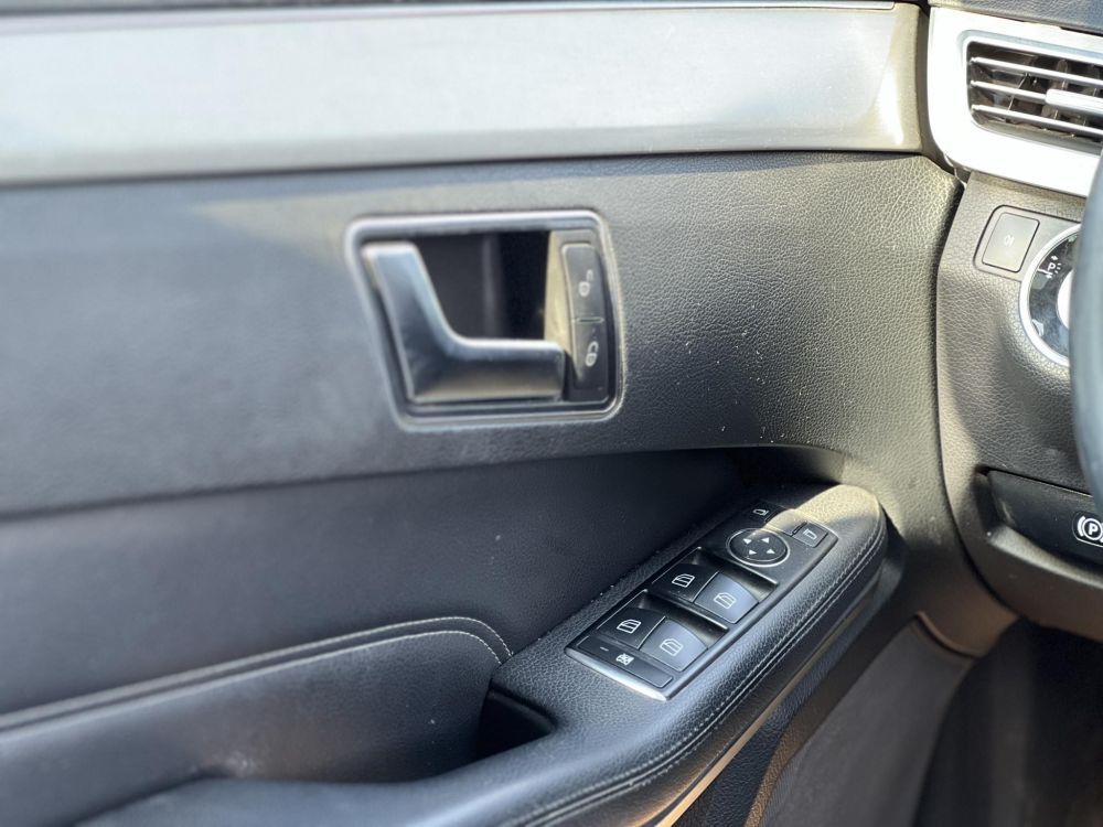 MERCEDES-BENZ E-OSZTÁLY E 200 Avantgarde (Automata) Napfénytető Ülésfűtés F1 váltó Bőr belső Ex taxi A LEGJOBB ÁRON!