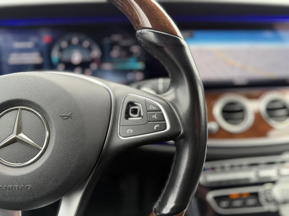 MERCEDES-BENZ E 220 d 9G-TRONIC Megkímélt állapot. LED Holttér HUD Carplay Fakormány 360kamera