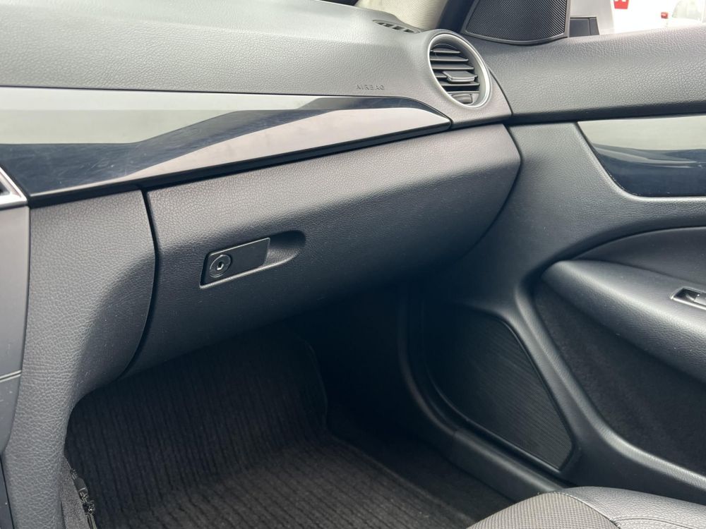 MERCEDES-BENZ C 220 CDI BlueEFFICIENCY (Automata) Xenon Tempomat Ülésfűtés Navi Bluetooth Rendszeresen szervizelt!