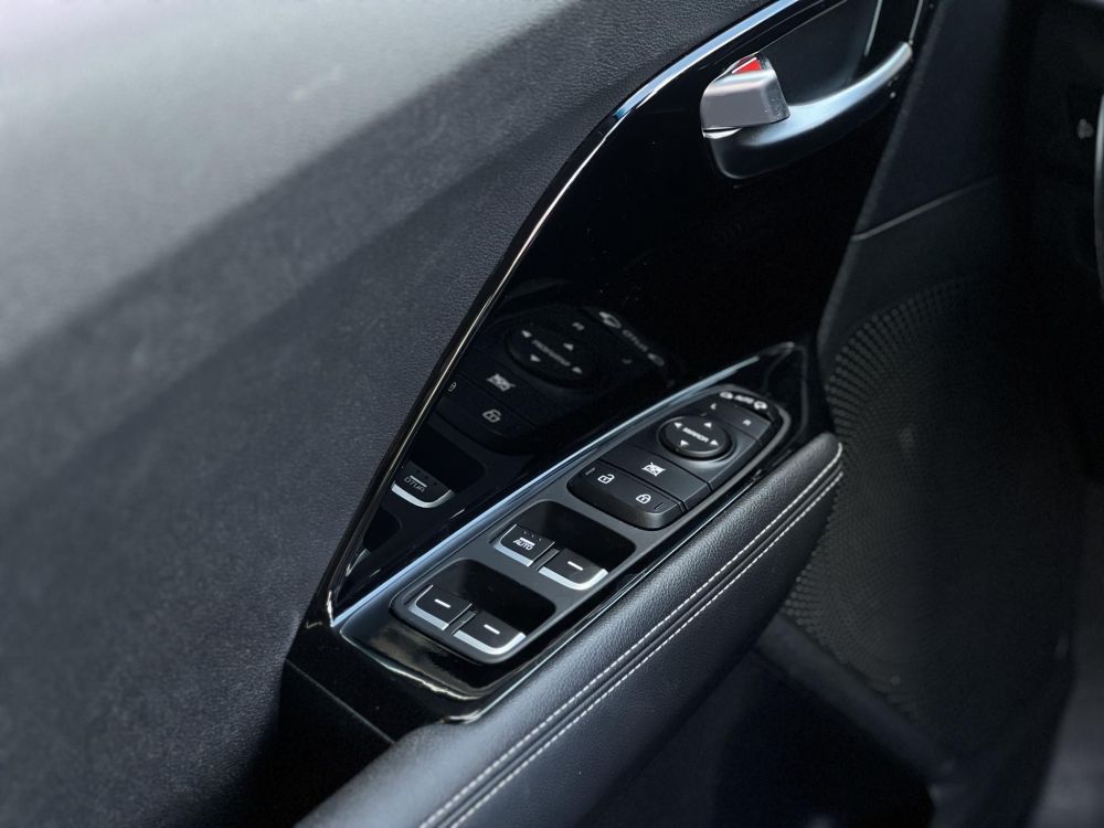 KIA NIRO e-Niro 39kWh Silver 73e km. távtartó. sávtartó. ülésfűtés. félbőr. CARPLAY!