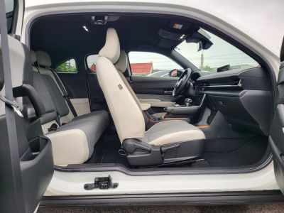 MAZDA MX-30 35,5kWh e-Skyactiv Advantage 14e km. LED Holttér HUD Kamera Keyless Ülésfűtés