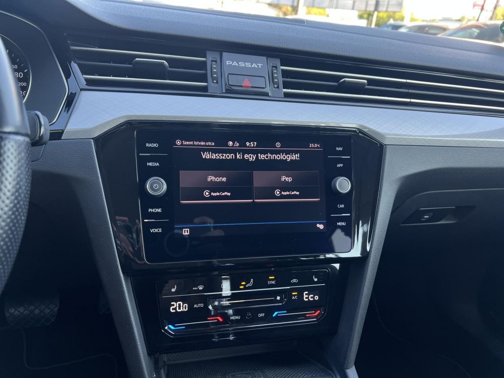 VOLKSWAGEN PASSAT VIII Variant 1.4 TSI GTE Plug-In-Hybrid DSG 97e km. LED Távtartó Carplay Ülésfűtés Kamera 2 töltőkábel!