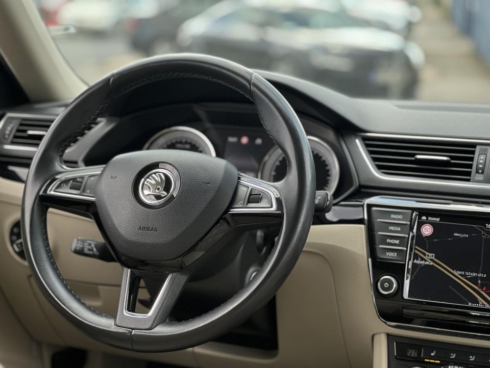 SKODA SUPERB 2.0 TDI SCR L&K DSG Vaj bőrbelső. tolatókamera. adaptív futómű. teljes szerviztörténet!