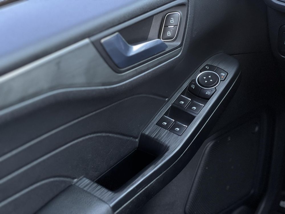 FORD KUGA 2.5 PHEV Freedom CVT 49e km. LED fényszórók. kamera. carplay. ülésfűtés. kormányfűtés. CARPLAY!