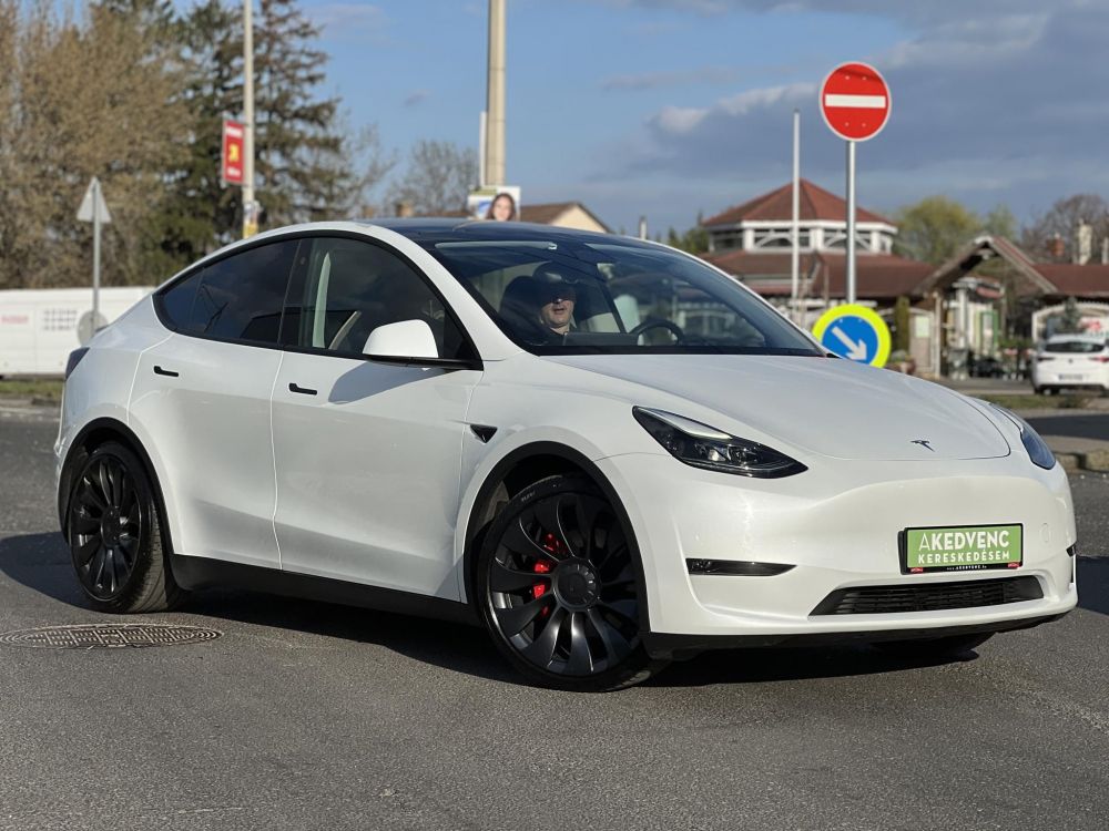TESLA MODEL Y
