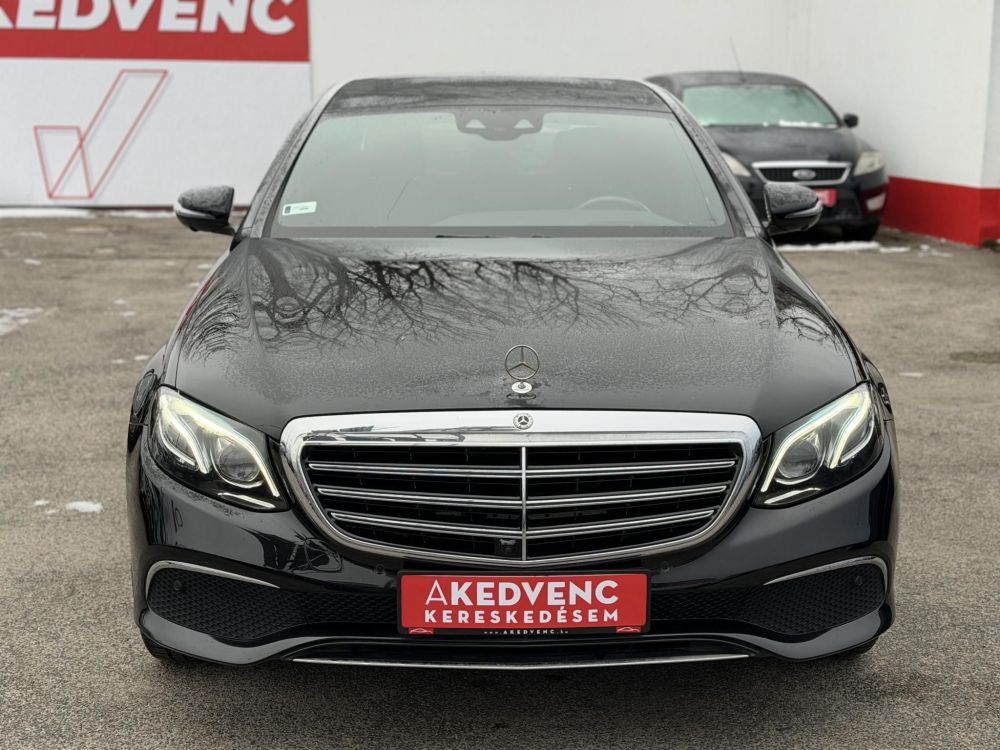 MERCEDES-BENZ E 220 d 9G-TRONIC Megkímélt állapot. LED Holttér HUD Carplay Fakormány 360kamera