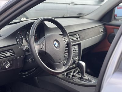 BMW 320d xDrive Touring (Automata) Bordó bőr belső.153e km. M.o.-i. frissen szervizelt! panoráma tető ülésfűtés