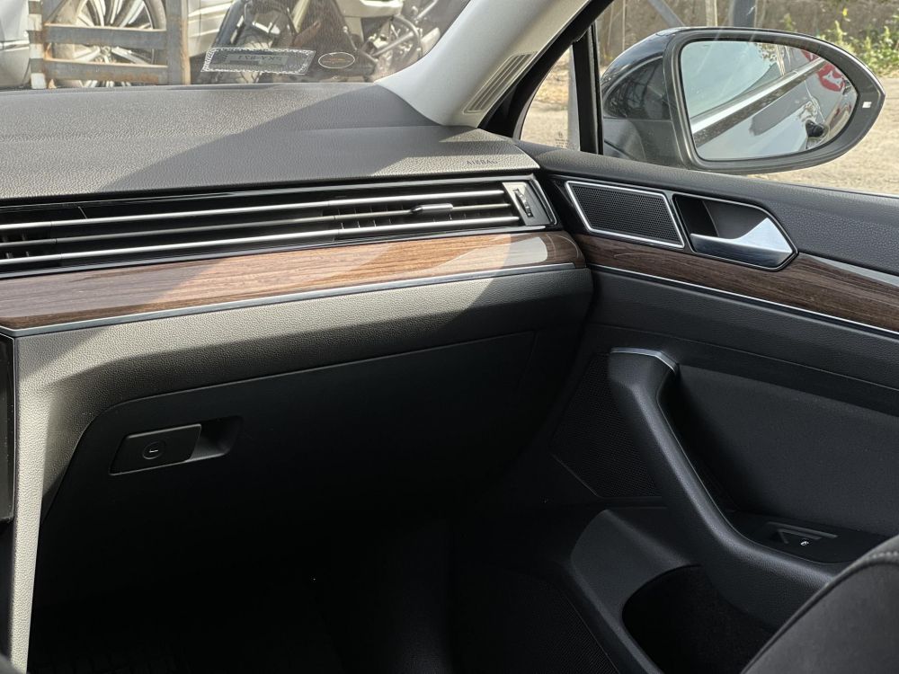 VOLKSWAGEN PASSAT VIII Variant 2.0 TDI BMT Comfortline DSG M.o.-i. LED. CARPLAY. rendszeresen karbantartott!