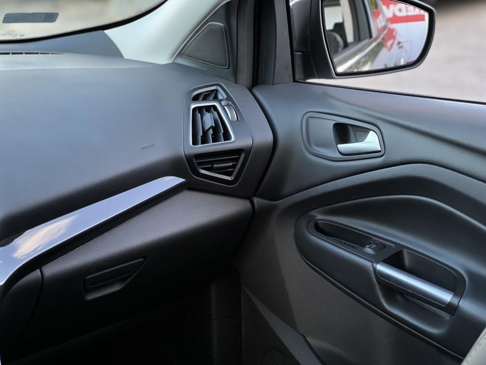 FORD KUGA 2.0 TDCi Titanium Technology AWD Magyarországi. Gyári fényezés. Carplay. Szervizelt. Vonóhorog!