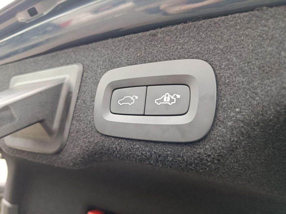 VOLVO S90 2.0 [B4] MHEV Inscription Geartronic harman/kardon hangrendszer. végig vezetett szervizkönyv