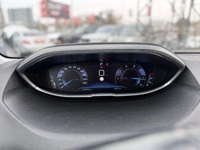 PEUGEOT 3008 1.6 BlueHDi Allure EAT6 Teljes szerviztörténet. Carplay. radar. tempomat. 8 gumi