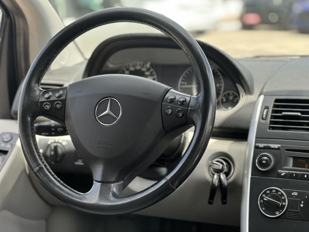 MERCEDES-BENZ A 180 CDI Avantgarde 169e km. világos belső. teljes nagyszerviz elvégezve!