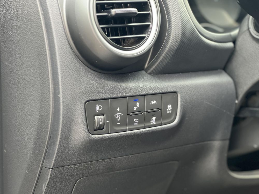 HYUNDAI KONA EV 64kWh Style HUD. parkolóasszisztens. sávtartó. CarPlay. 400km hatótáv!