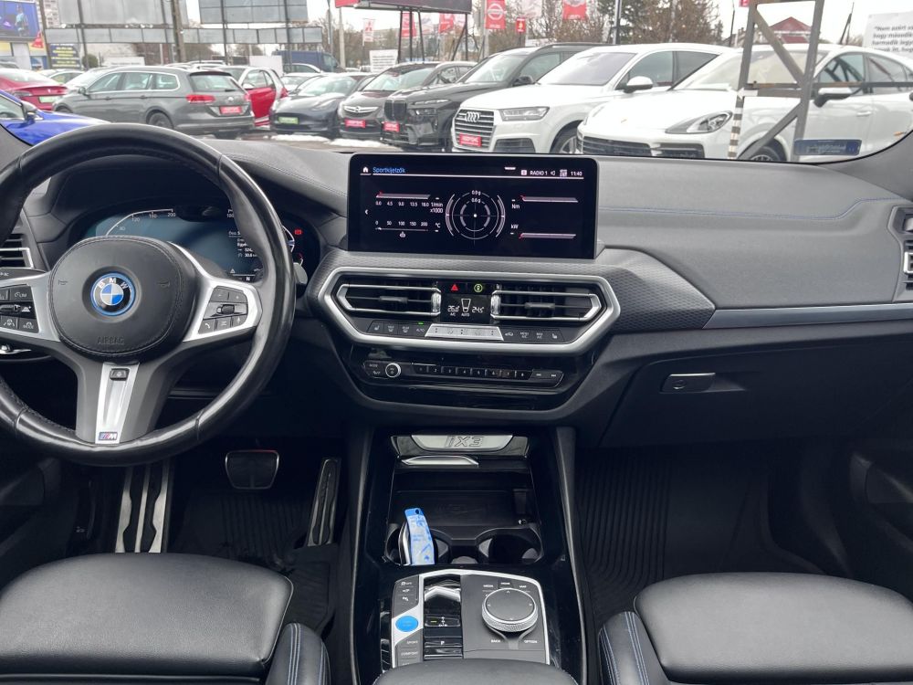 BMW IX3 73,9kWh M-sport Carplay Panoráma tető! ÁFÁS-ÁR!