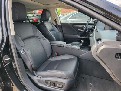 LEXUS ES 300h Prestiege Top CVT 60e km. LED Napfénytető Bőr Navi Tempomat Kamera Ülésfűtés