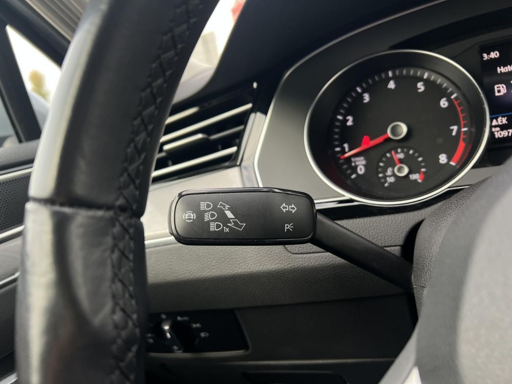 VOLKSWAGEN PASSAT VIII Variant 1.5 TSI ACT Business DSG 109e km. LED Távtartó Kamera Navi Ülésfűtés Bluetooth Téli-nyári kerék!