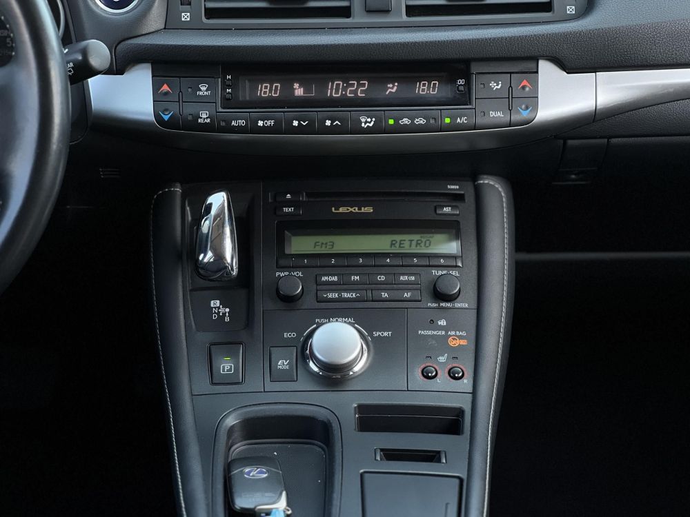 LEXUS CT 200h Comfort (Automata) Ülésfűtés. tolatókamera. szervizkönyv. 8 felni
