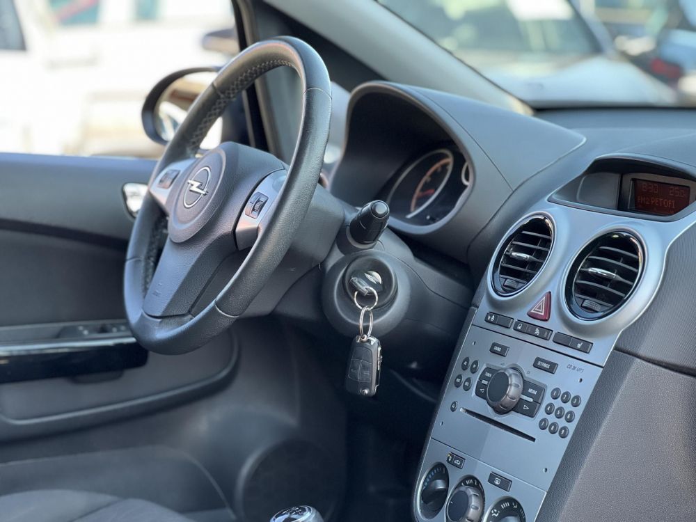 OPEL CORSA D 1.4 Selection Ülés- és Kormányfűtés. klíma