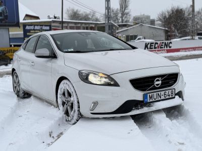 VOLVO V40 2.0 D [D3] R-Design Geartronic 143e km. Tempomat Navi Digitklíma Tolatóradar Bluetooth Téli-nyári kerék!