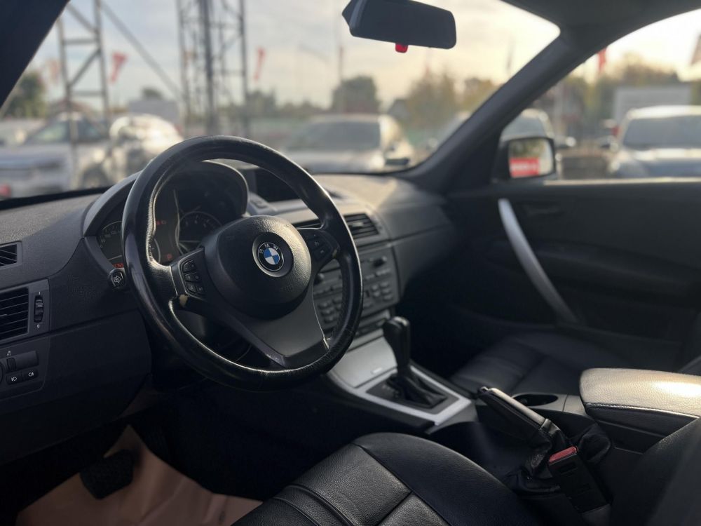 BMW X3 3.0 (Automata) xenon fényszórók. ülésfűtés. lejtmenet. memória. vonóhorog. bőr belső!