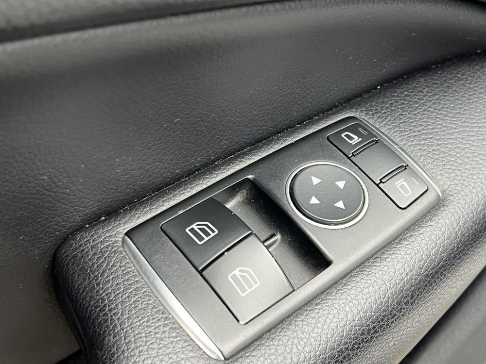 MERCEDES-BENZ C 220 CDI BlueEFFICIENCY (Automata) Xenon Tempomat Ülésfűtés Navi Bluetooth Rendszeresen szervizelt!