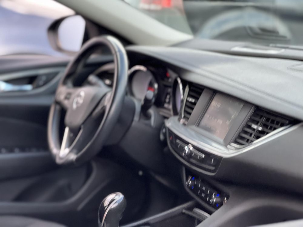 OPEL INSIGNIA Sports Tourer 1.5 Edition Start Stop M.o.-i. sérülésmentes. 4 évszakos gumik. CARPLAY!