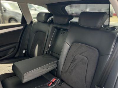 AUDI A4 Avant 2.0 TDI DPF EU5 S-line Vezetett szervizkönyv!