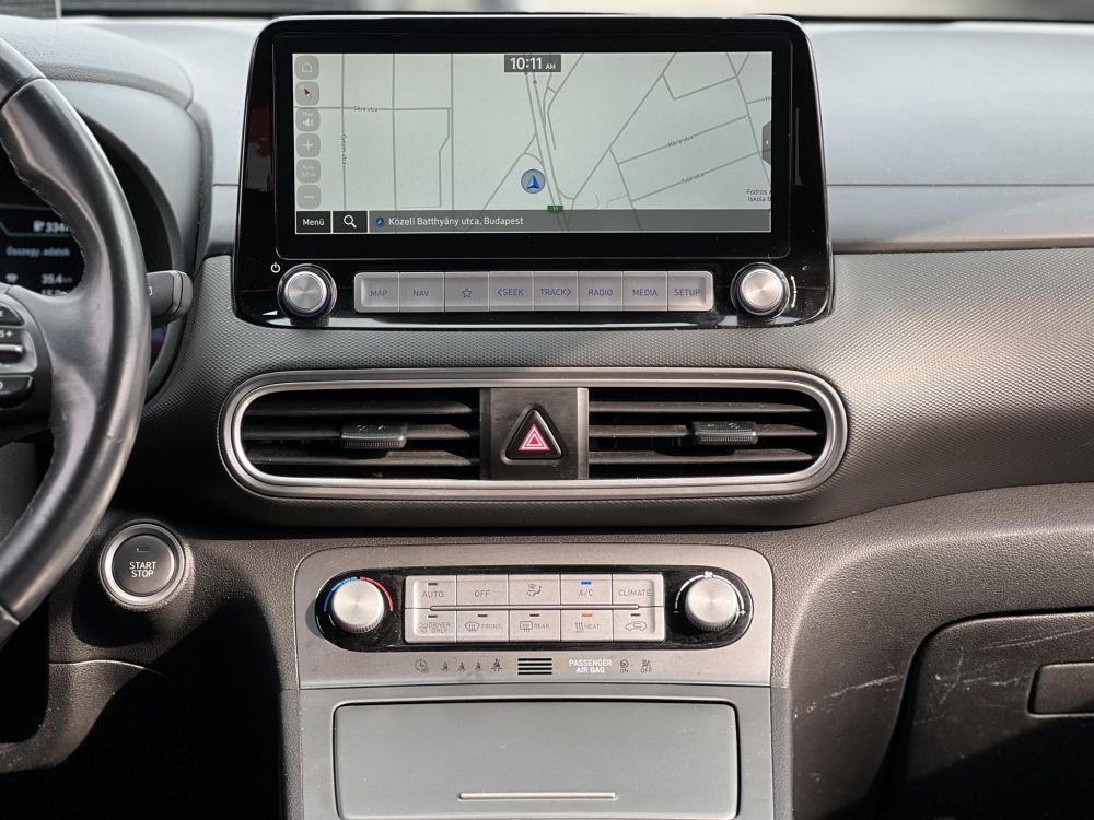 HYUNDAI KONA EV 64kWh Style HUD. parkolóasszisztens. sávtartó. CarPlay. 400km hatótáv!