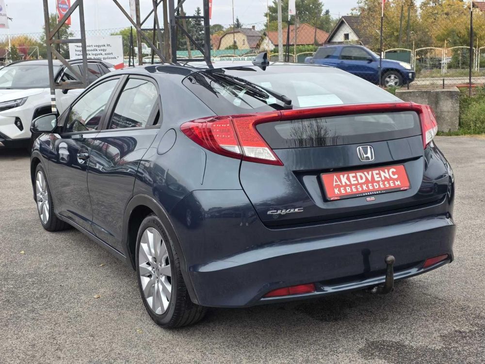 HONDA CIVIC 2.2 CTDi Executive Tempomat Kamera Vonóhorog Digitklíma 4-5L/100km!