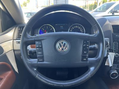 VOLKSWAGEN TOUAREG 3.0 V6 TDI Tiptronic ic Magyarországi. 3.5T vonóhorog. napfénytető. barna bőr. szervizelt!