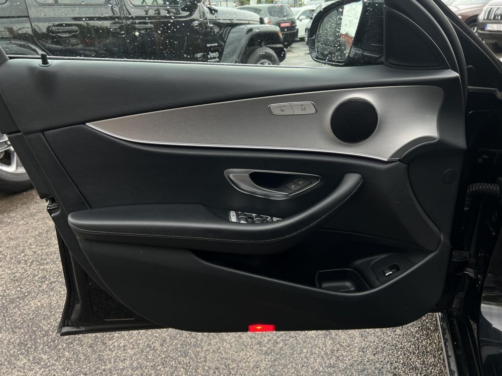 MERCEDES-BENZ E 350 e 9G-TRONIC 150e km. Bőr belső. kamera. frissen szervizelt