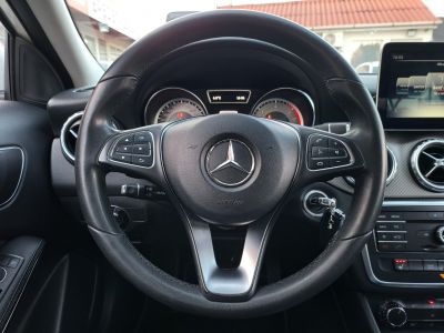 MERCEDES-BENZ GLA 180 d Style 7G-DCT M.o.-i. Bi-xenon Tempomat PDC Ülésfűtés Megkímélt! Szervizelt!