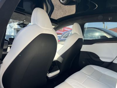 TESLA MODEL S Long Range AWD (Automata) Yoke kormány. Fehér belső. 21 felni. Garanciális