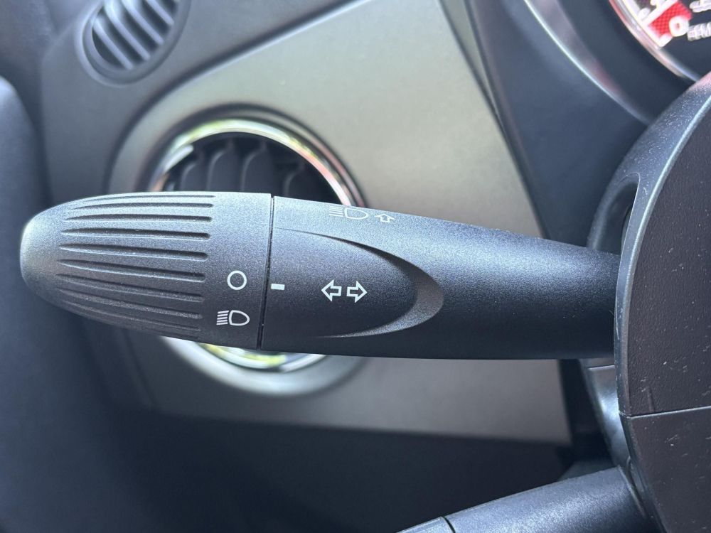 FIAT 500 1.2 8V Lounge Dualogic M.o.-i. Klíma Tempomat Bluetooth 42e km! Military green Edition!