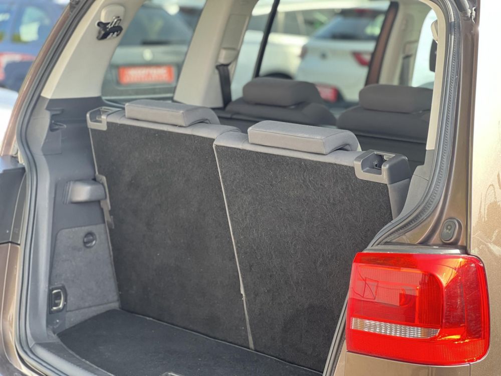 VOLKSWAGEN TOURAN 1.6 CR TDI Comfortline [7 személy] Vezérlés cserélve. 4 évszakos gumik!