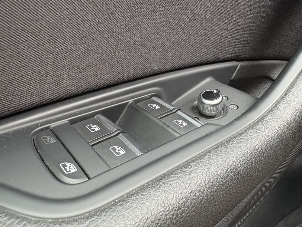 AUDI A4 Avant 40 TFSI S line S-tronic 97e km. Magyarországi Panorámatető Bluetooth Megkímélt!