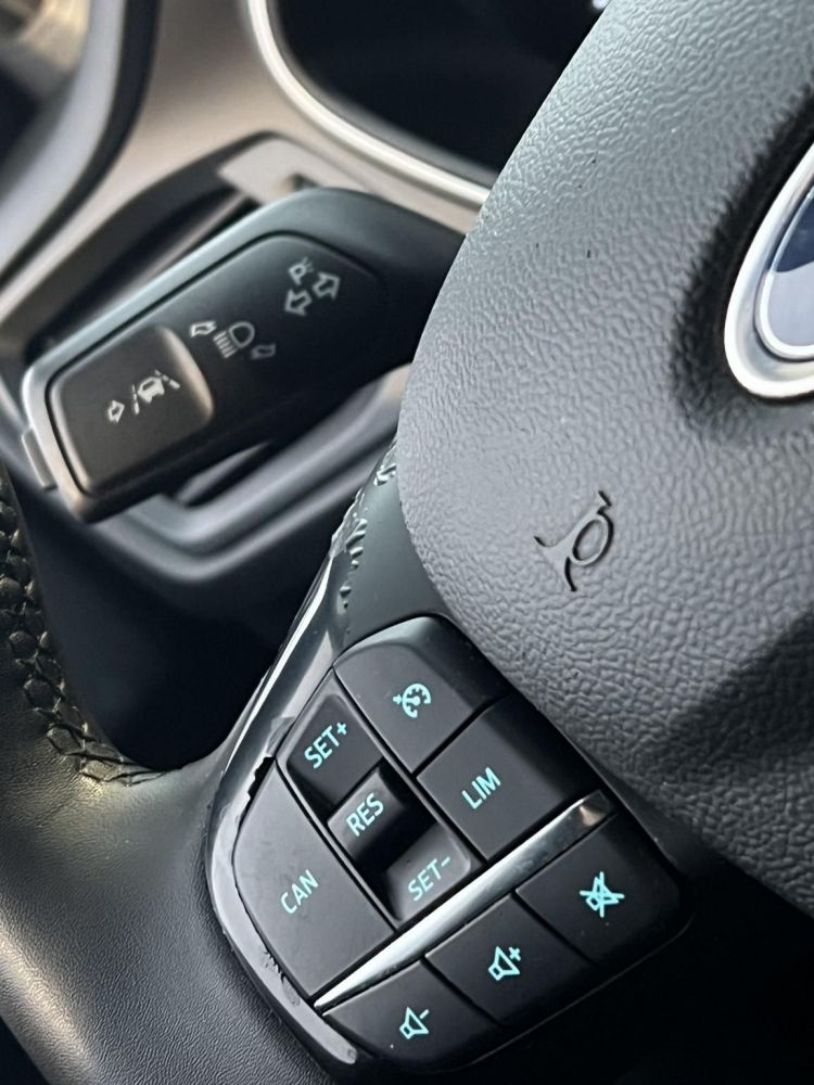 FORD FOCUS 1.0 EcoBoost Connected M.o.-i. 1.tul. Márkaszervizelt! Carplay