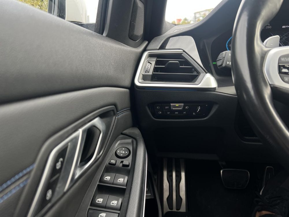 BMW 330e M Sport (Automata) Frissen szervizelt. LED Panorámatető ACC Holttér HUD Keyless Sávtartó