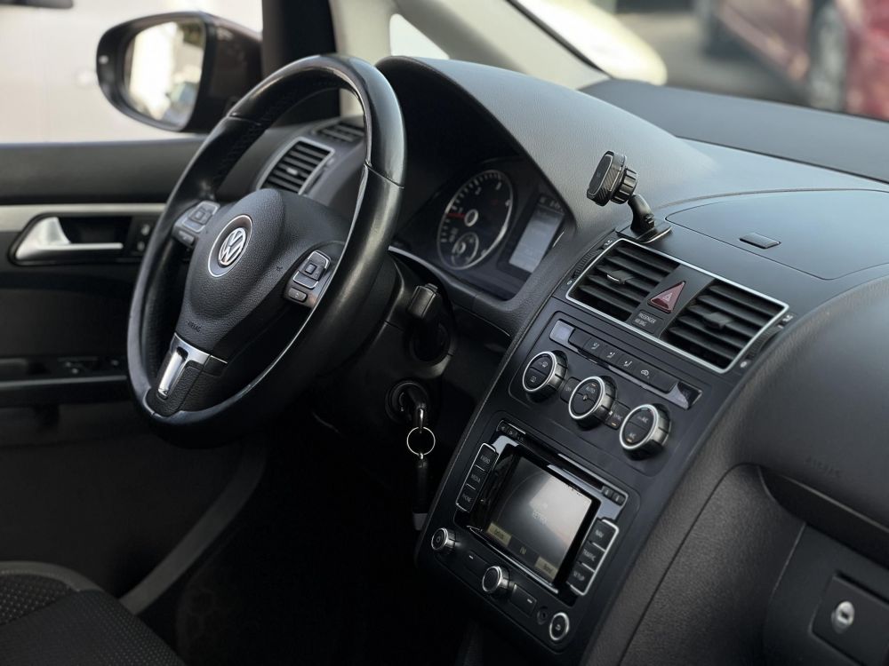 VOLKSWAGEN TOURAN 1.6 CR TDI Comfortline [7 személy] Vezérlés cserélve. 4 évszakos gumik!
