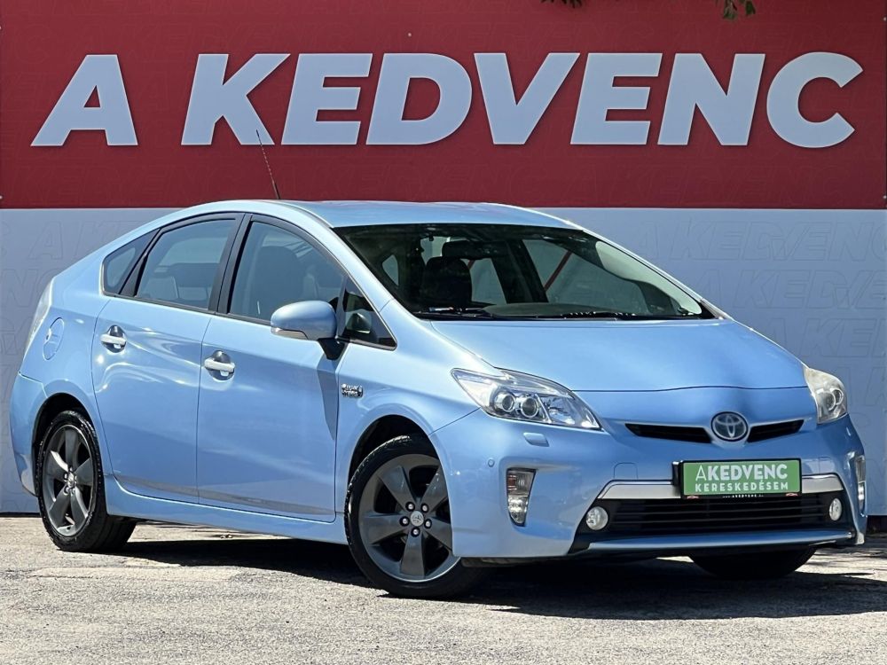 TOYOTA PRIUS PLUG-IN