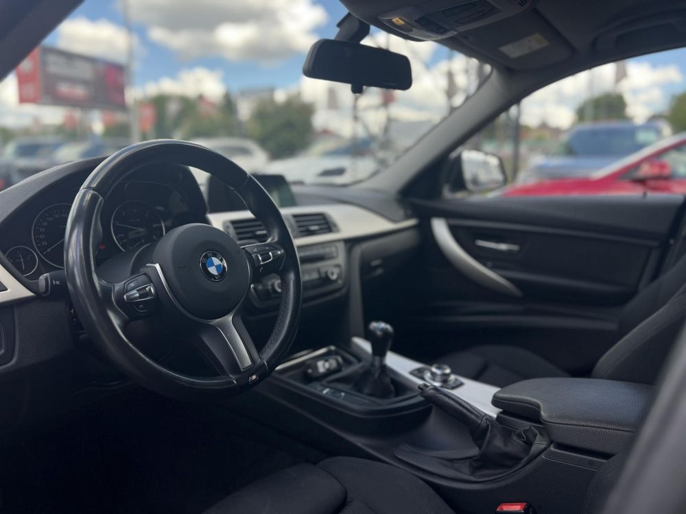 BMW 318d 156e km. ülésfűtés. navigáció. bluetooth. tolatóradar. keyless. 2 gyári kulcs!