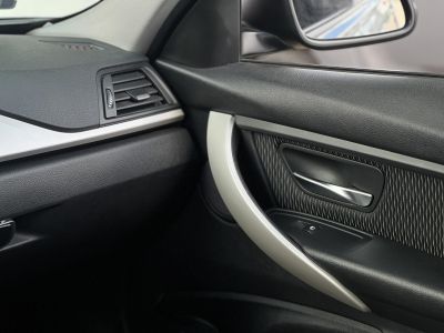 BMW 318d 156e km. ülésfűtés. navigáció. bluetooth. tolatóradar. keyless. 2 gyári kulcs!